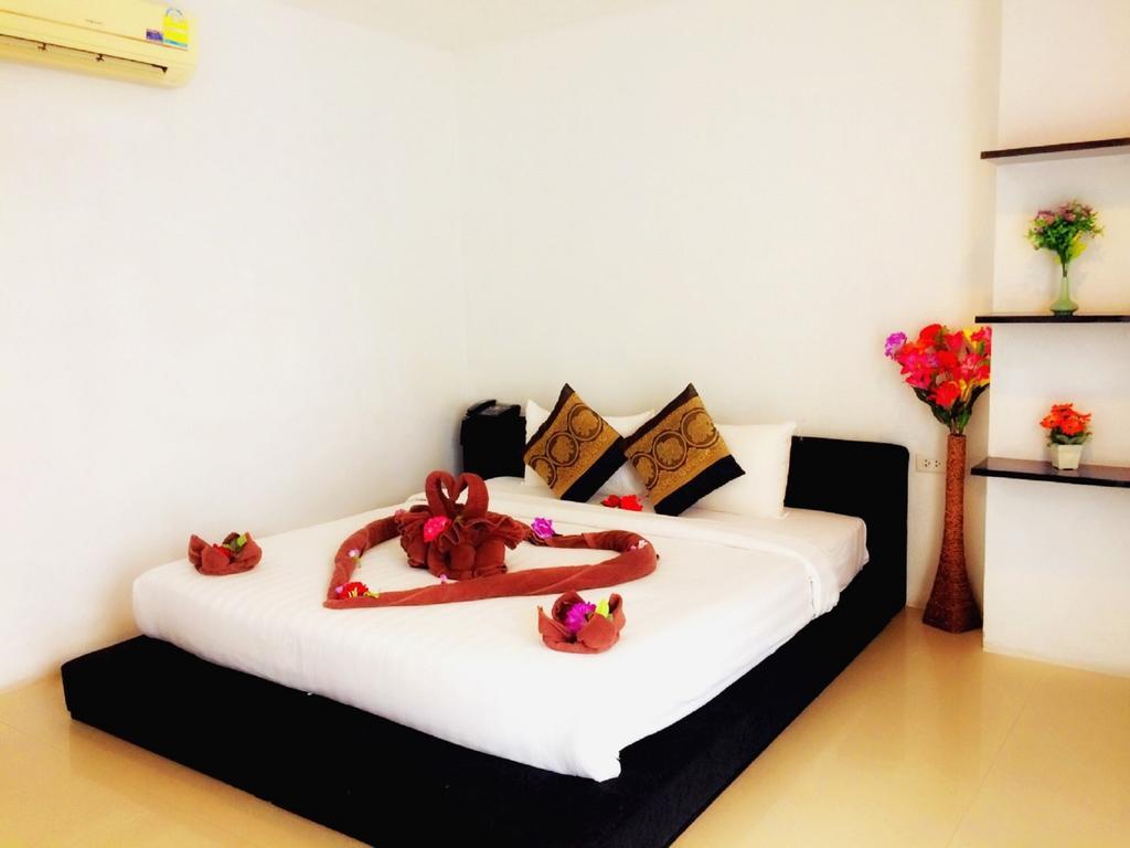 Lars-Lita Residence Patong Екстериор снимка