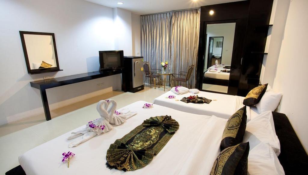 Lars-Lita Residence Patong Екстериор снимка