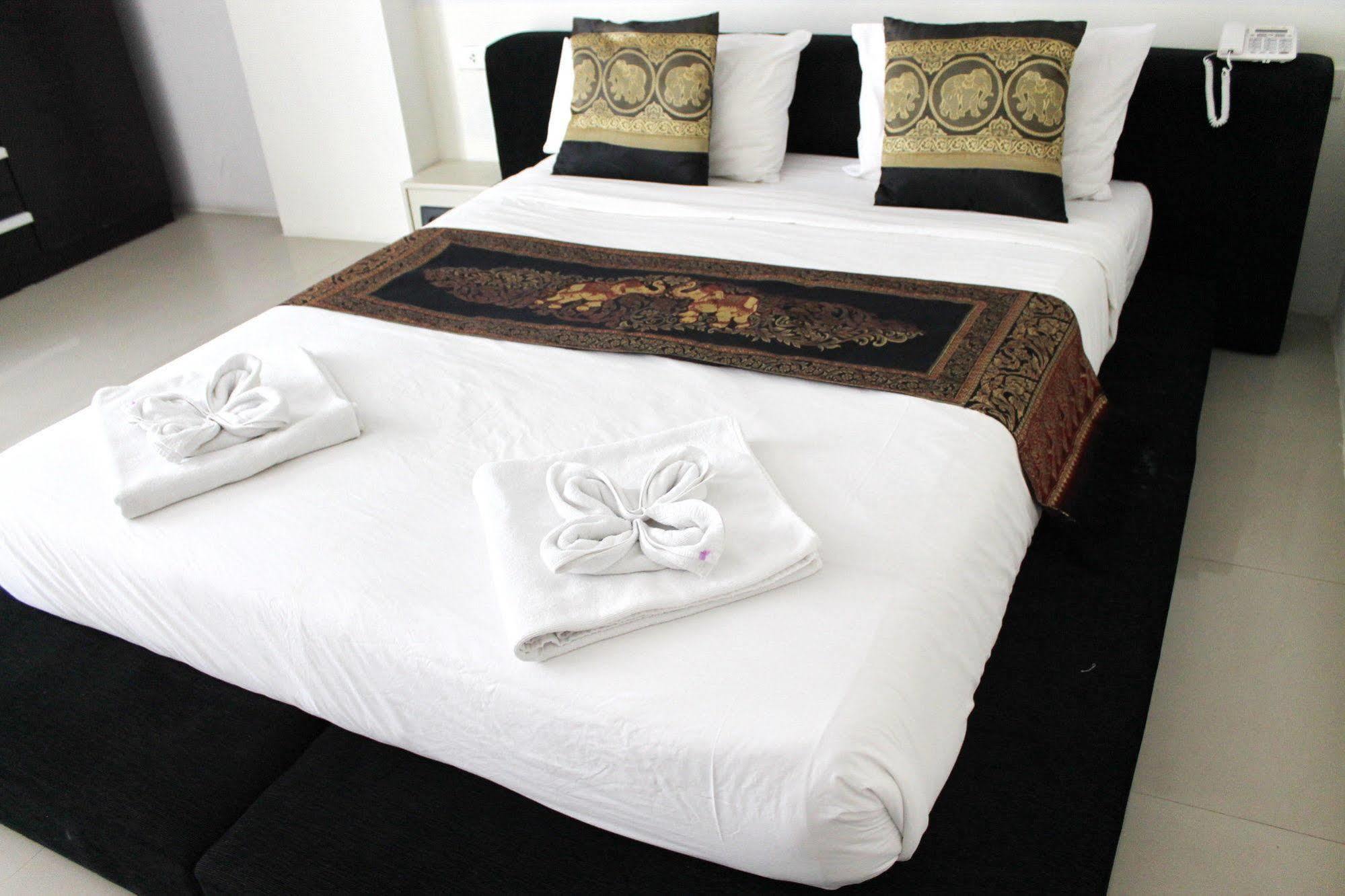 Lars-Lita Residence Patong Екстериор снимка