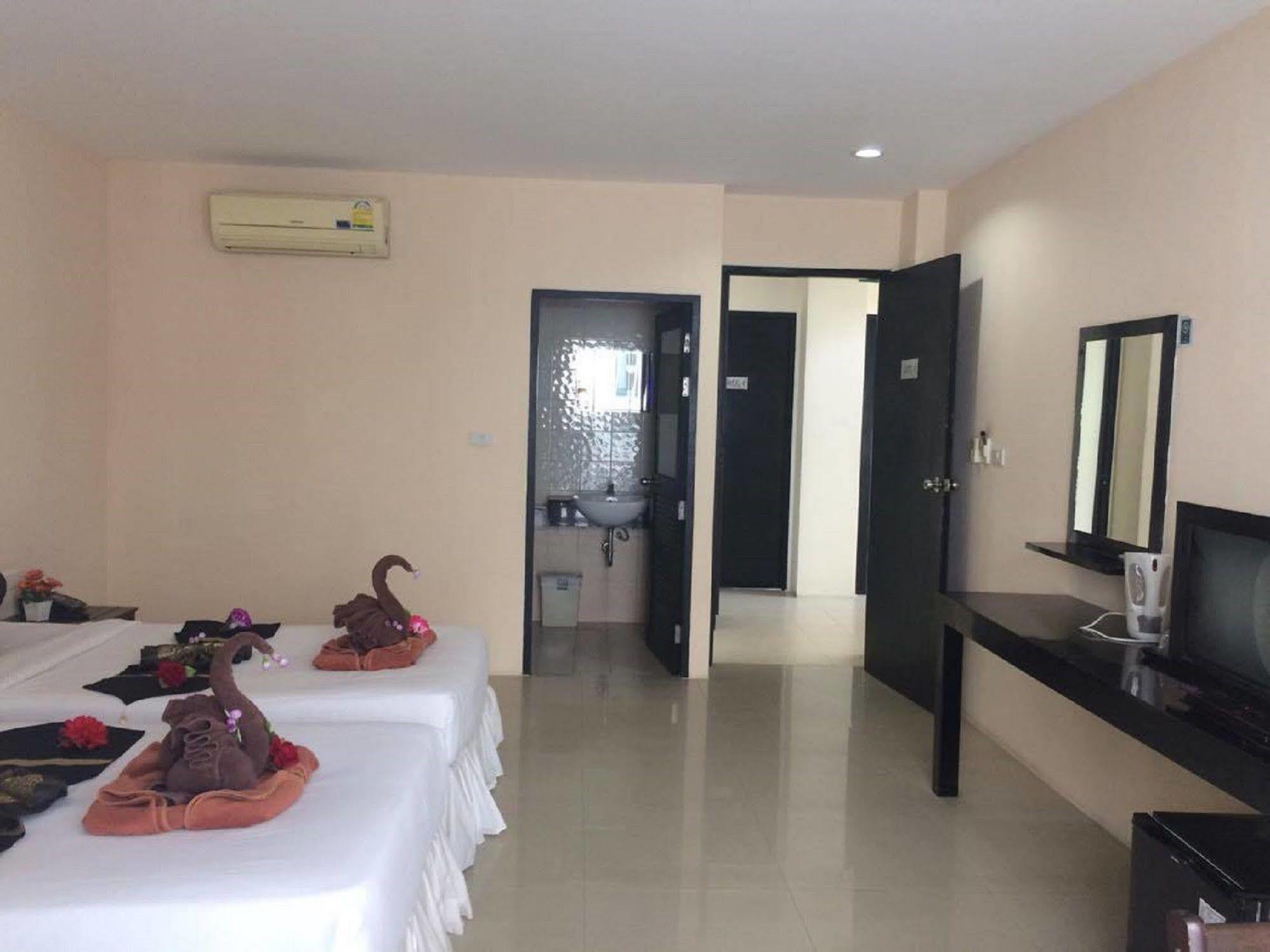 Lars-Lita Residence Patong Екстериор снимка