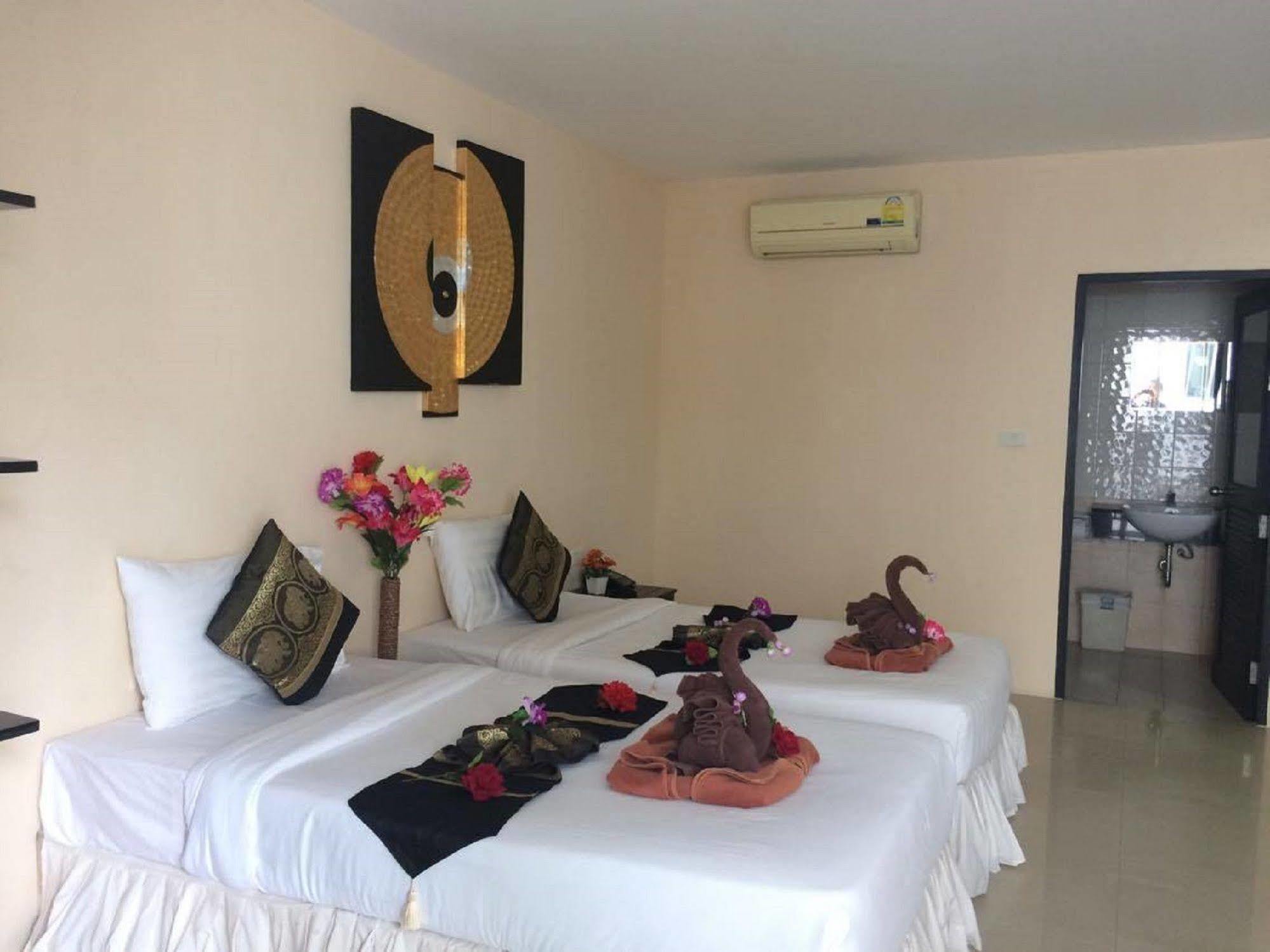Lars-Lita Residence Patong Екстериор снимка