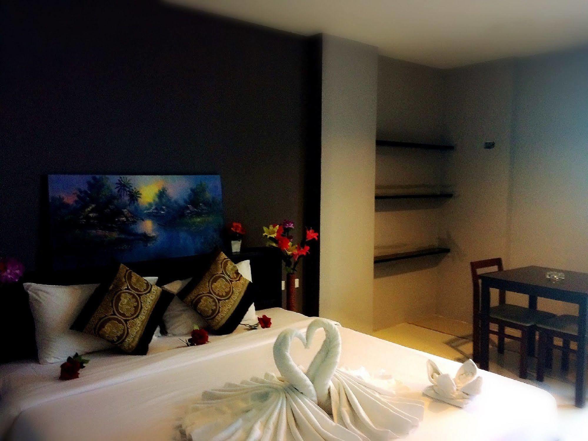 Lars-Lita Residence Patong Екстериор снимка