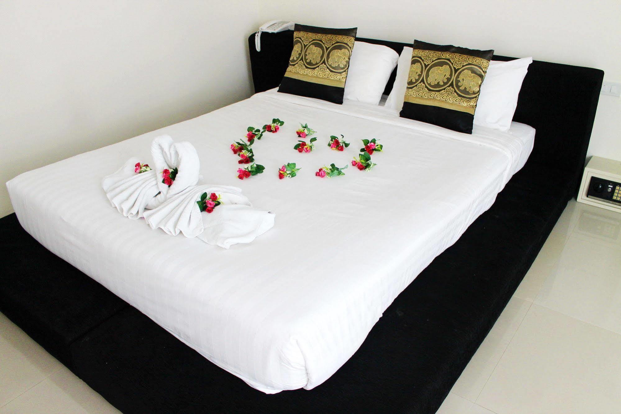 Lars-Lita Residence Patong Екстериор снимка