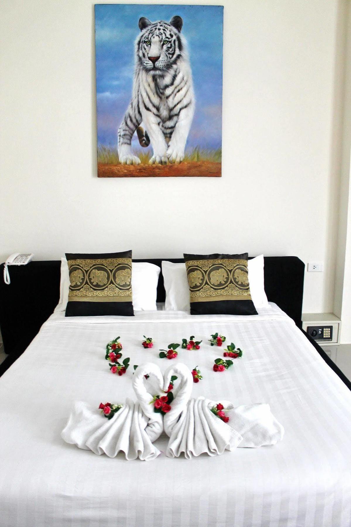 Lars-Lita Residence Patong Екстериор снимка