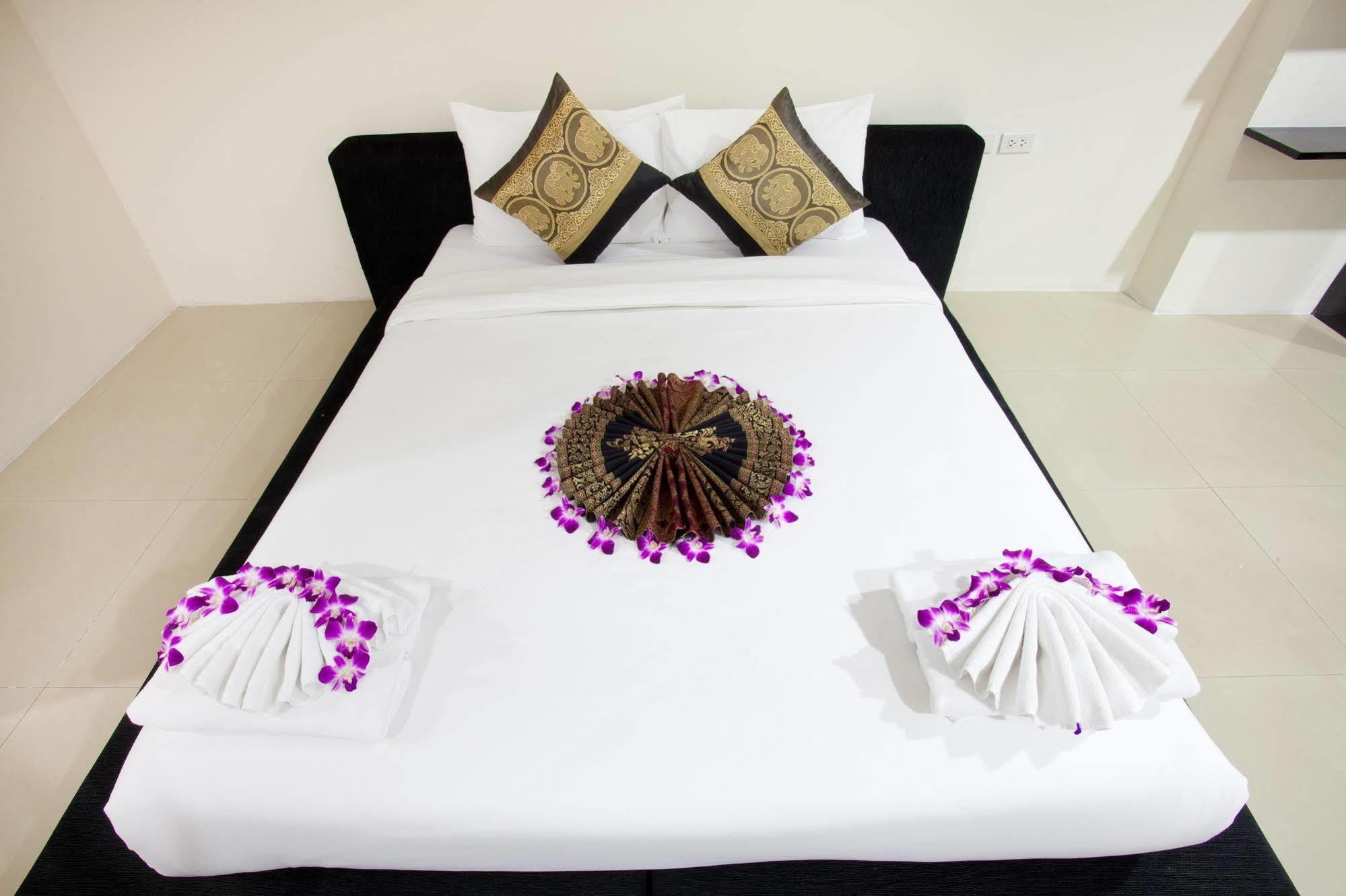 Lars-Lita Residence Patong Екстериор снимка